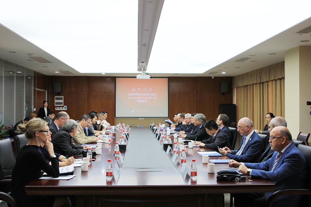 比利时西弗兰德省副省长让·德贝通到访华体app注册入口环境