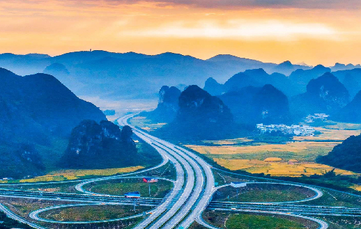 聚焦双碳 | 华体app注册入口环境率先进军低碳铁路、低碳城际轻...